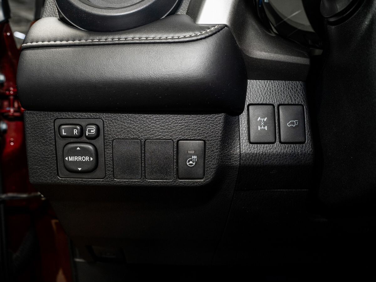 Toyota RAV4 2017 - фото автомобиля