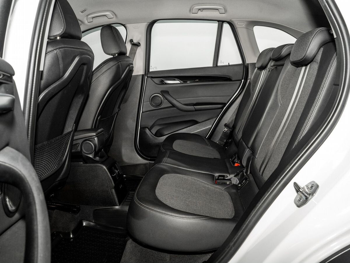 BMW X1 2021 - фото автомобиля
