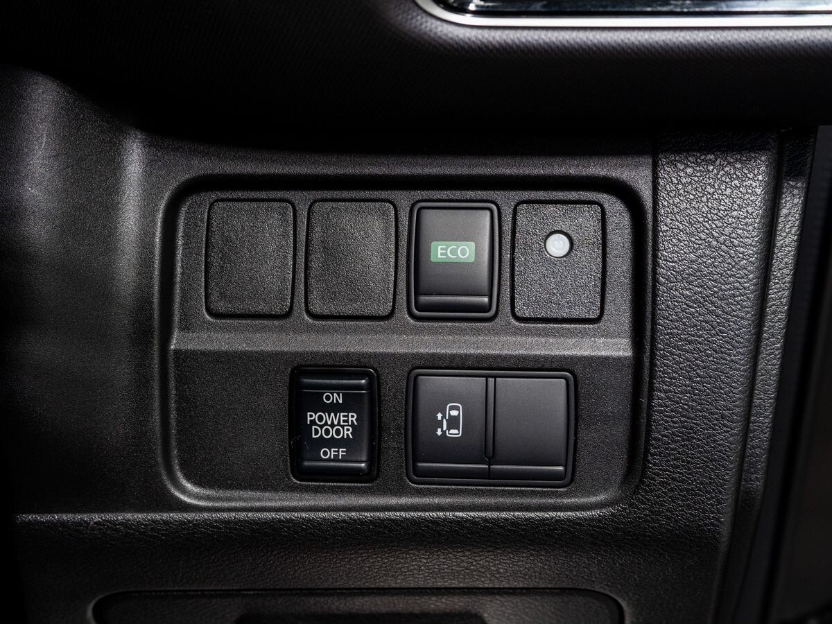 Nissan Serena 2017 - фото автомобиля