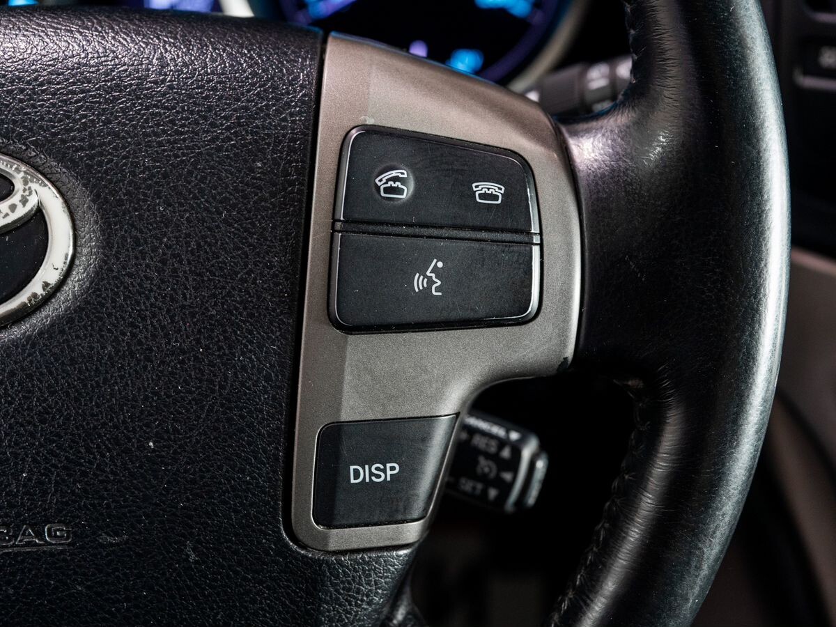 Toyota Land Cruiser 2011 - фото автомобиля