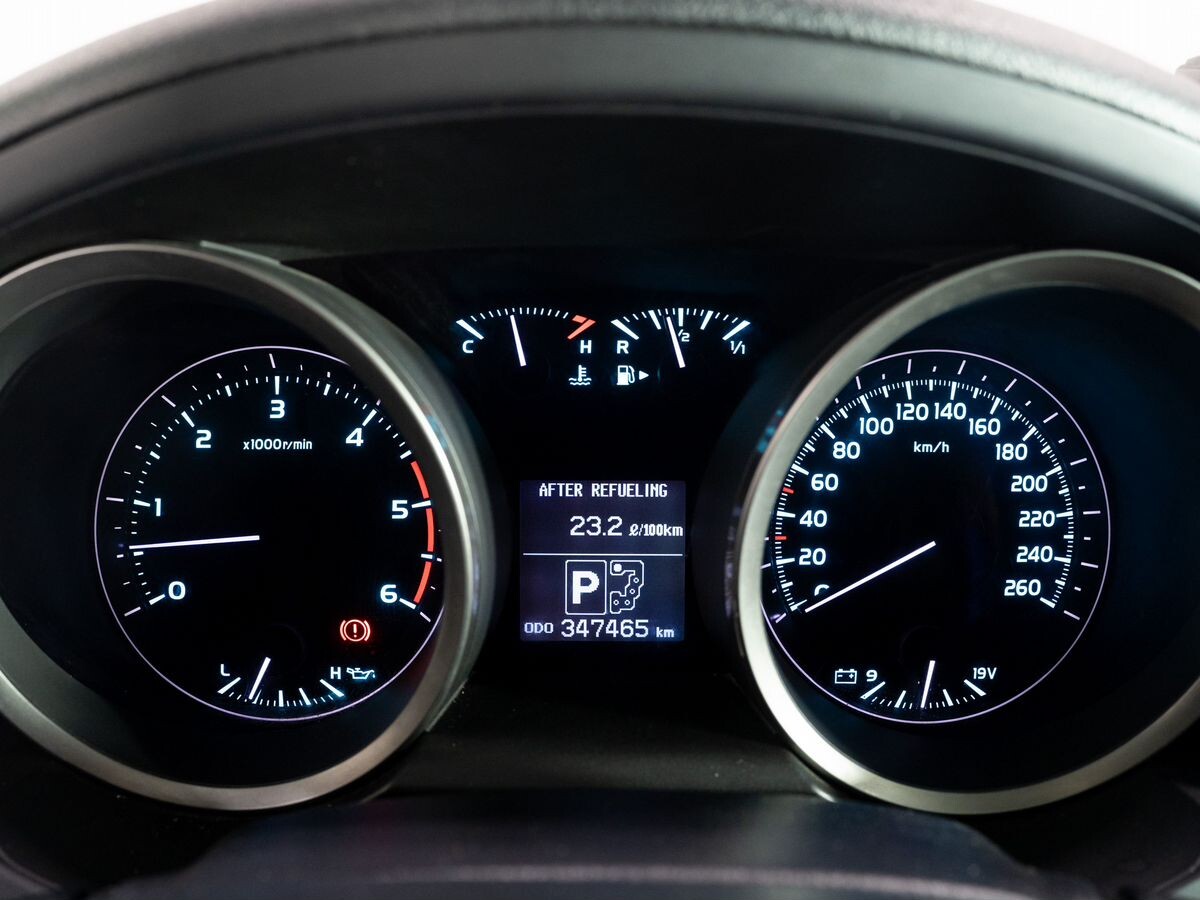 Toyota Land Cruiser 2011 - фото автомобиля