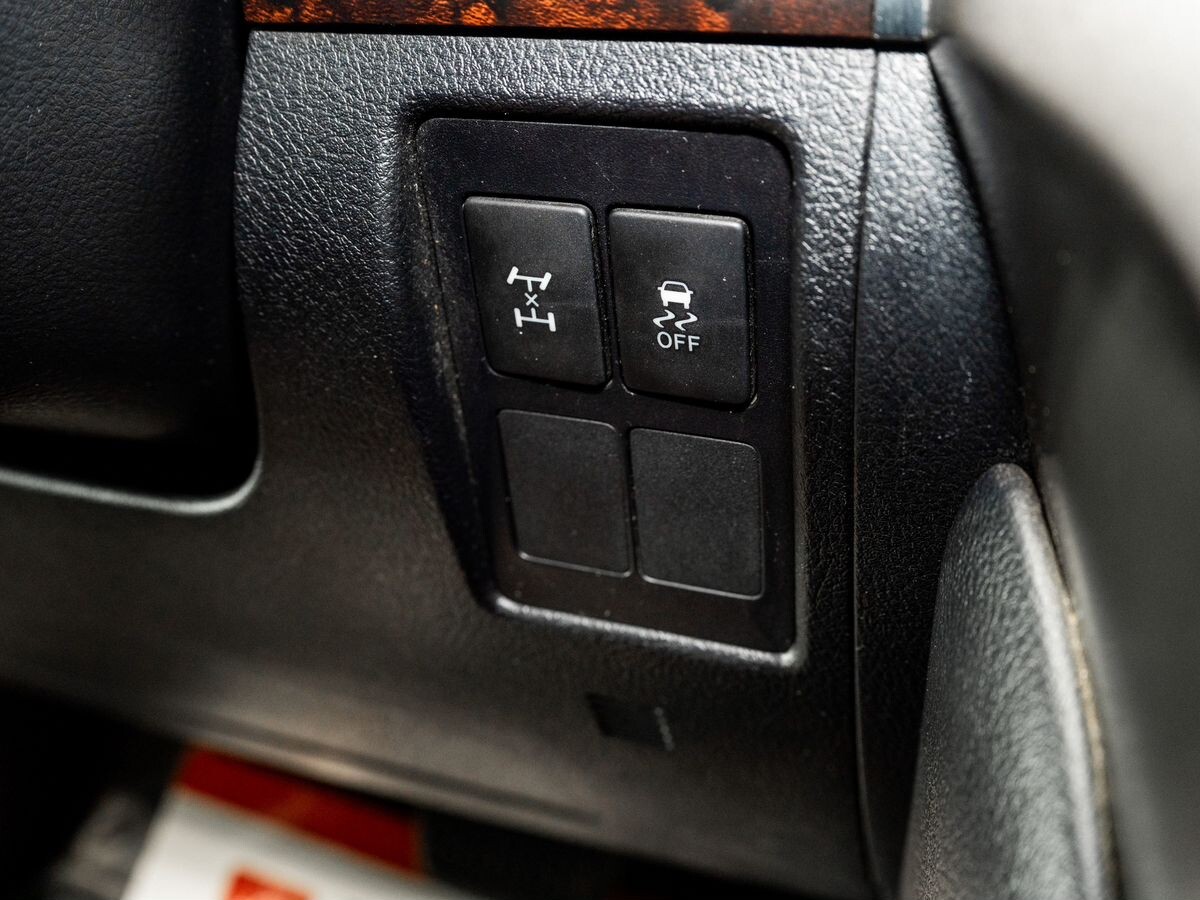 Toyota Land Cruiser 2011 - фото автомобиля