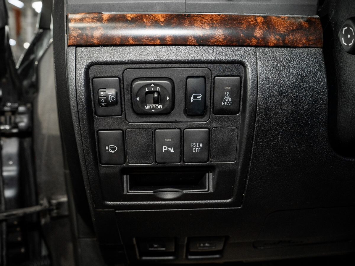 Toyota Land Cruiser 2011 - фото автомобиля