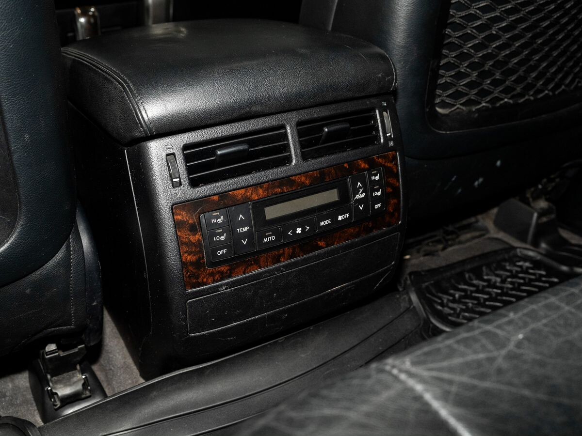 Toyota Land Cruiser 2011 - фото автомобиля