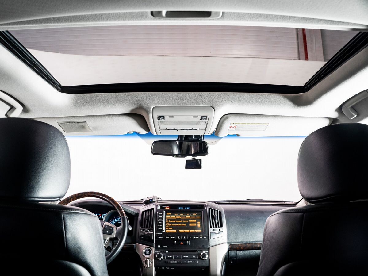 Toyota Land Cruiser 2011 - фото автомобиля