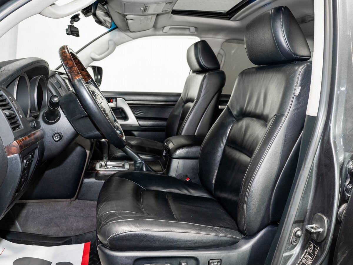 Toyota Land Cruiser 2011 - фото автомобиля
