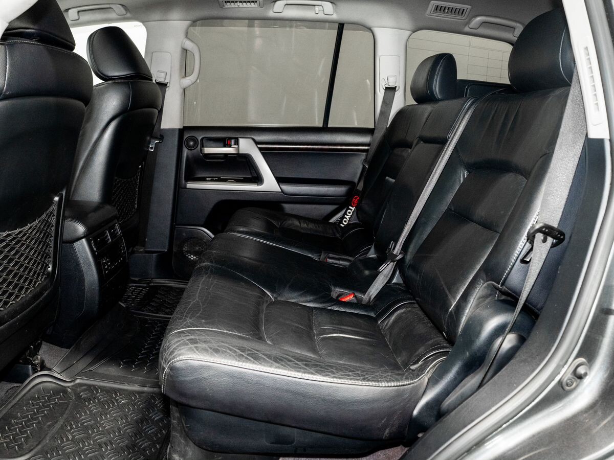 Toyota Land Cruiser 2011 - фото автомобиля