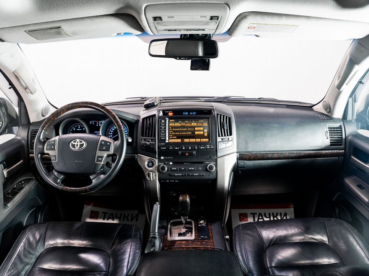 Toyota Land Cruiser 2011 - фото автомобиля