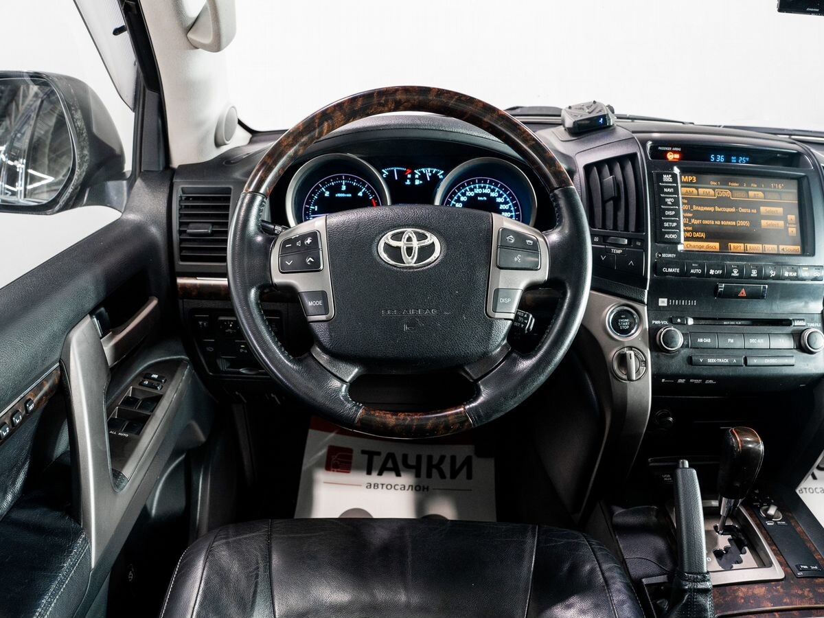 Toyota Land Cruiser 2011 - фото автомобиля