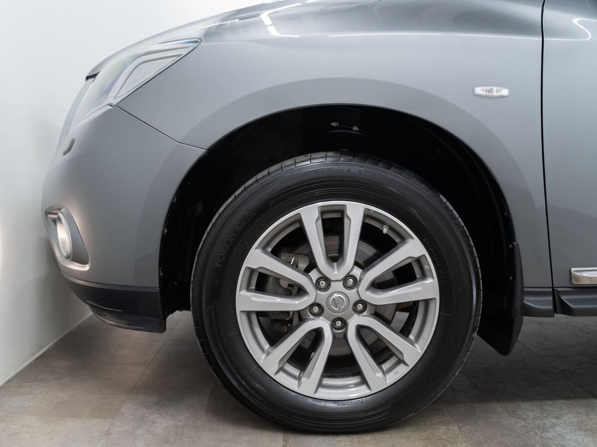 Nissan Pathfinder 2015 - фото автомобиля