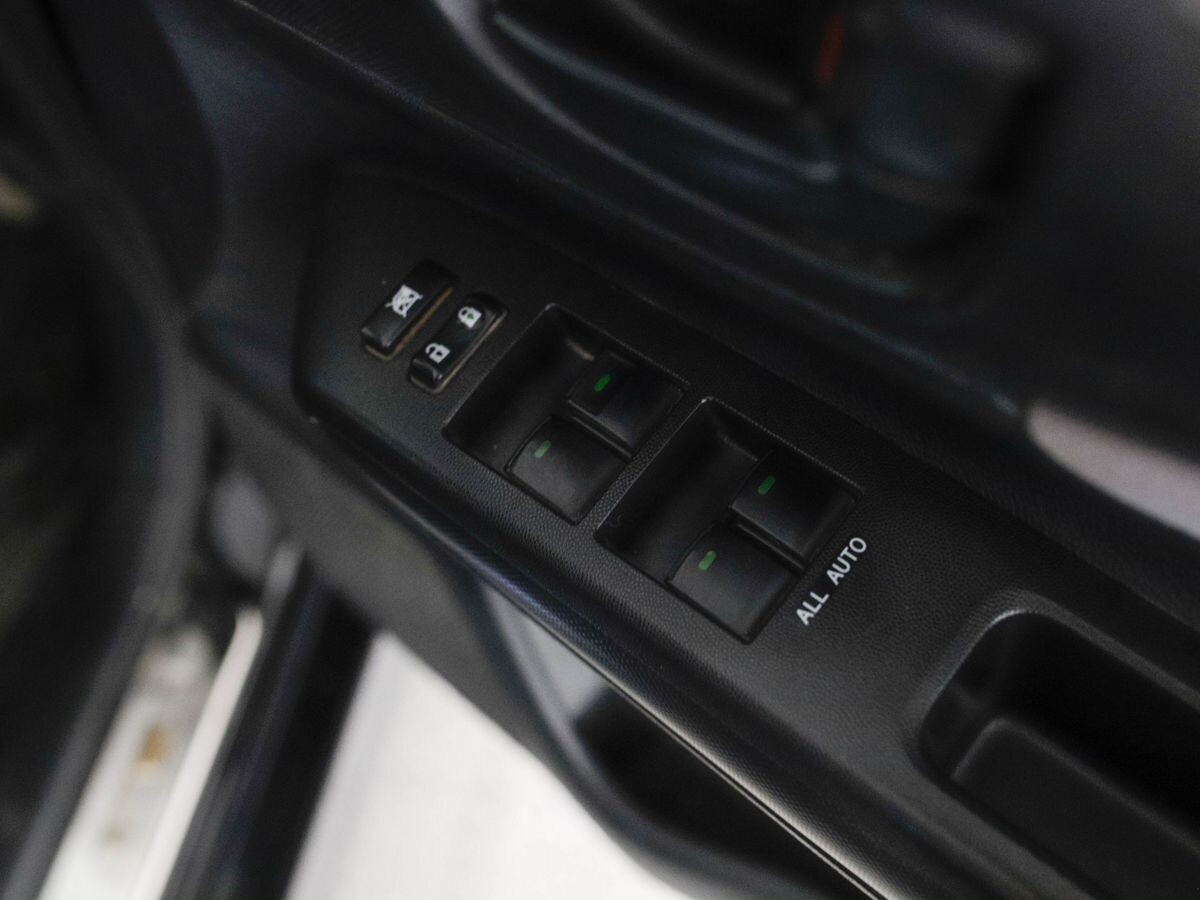 Toyota Wish 2011 - фото автомобиля