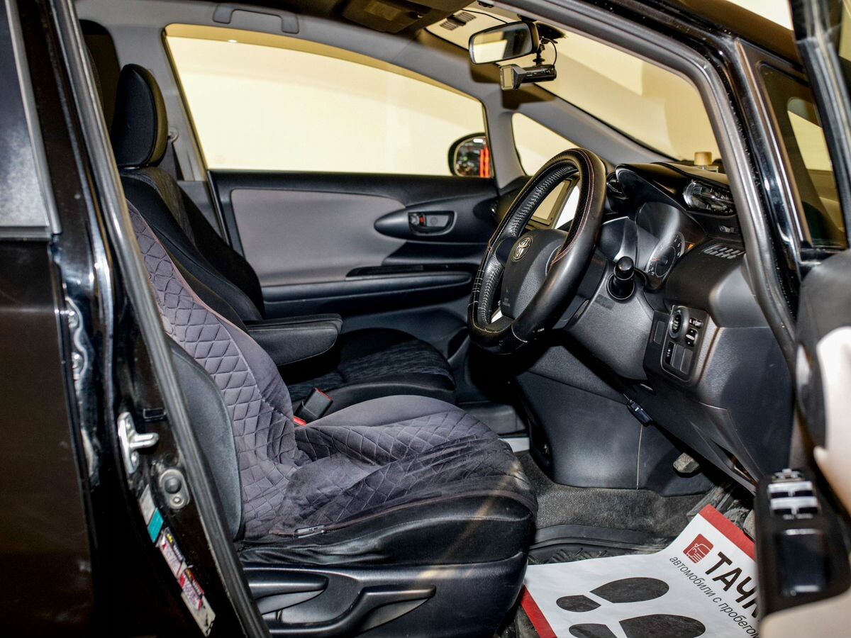 Toyota Wish 2011 - фото автомобиля