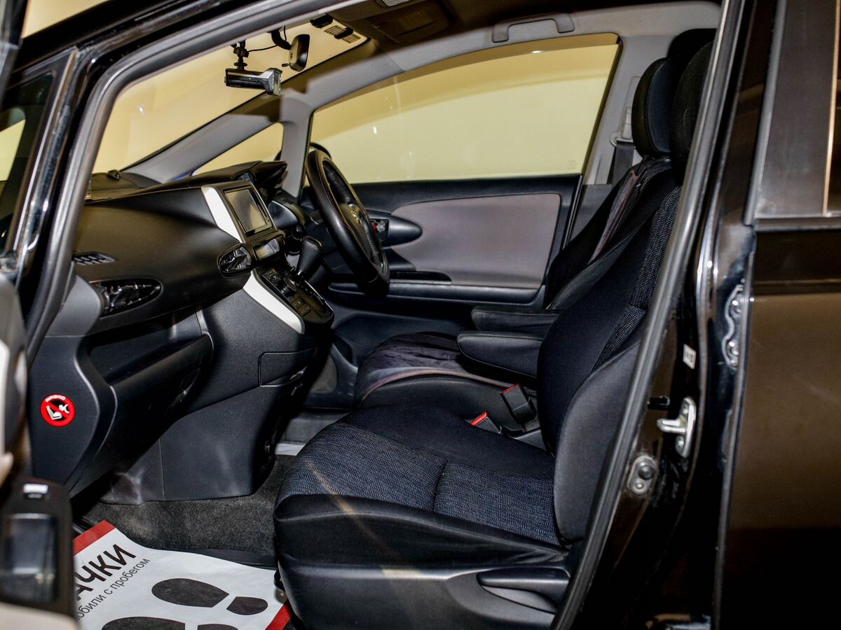 Toyota Wish 2011 - фото автомобиля