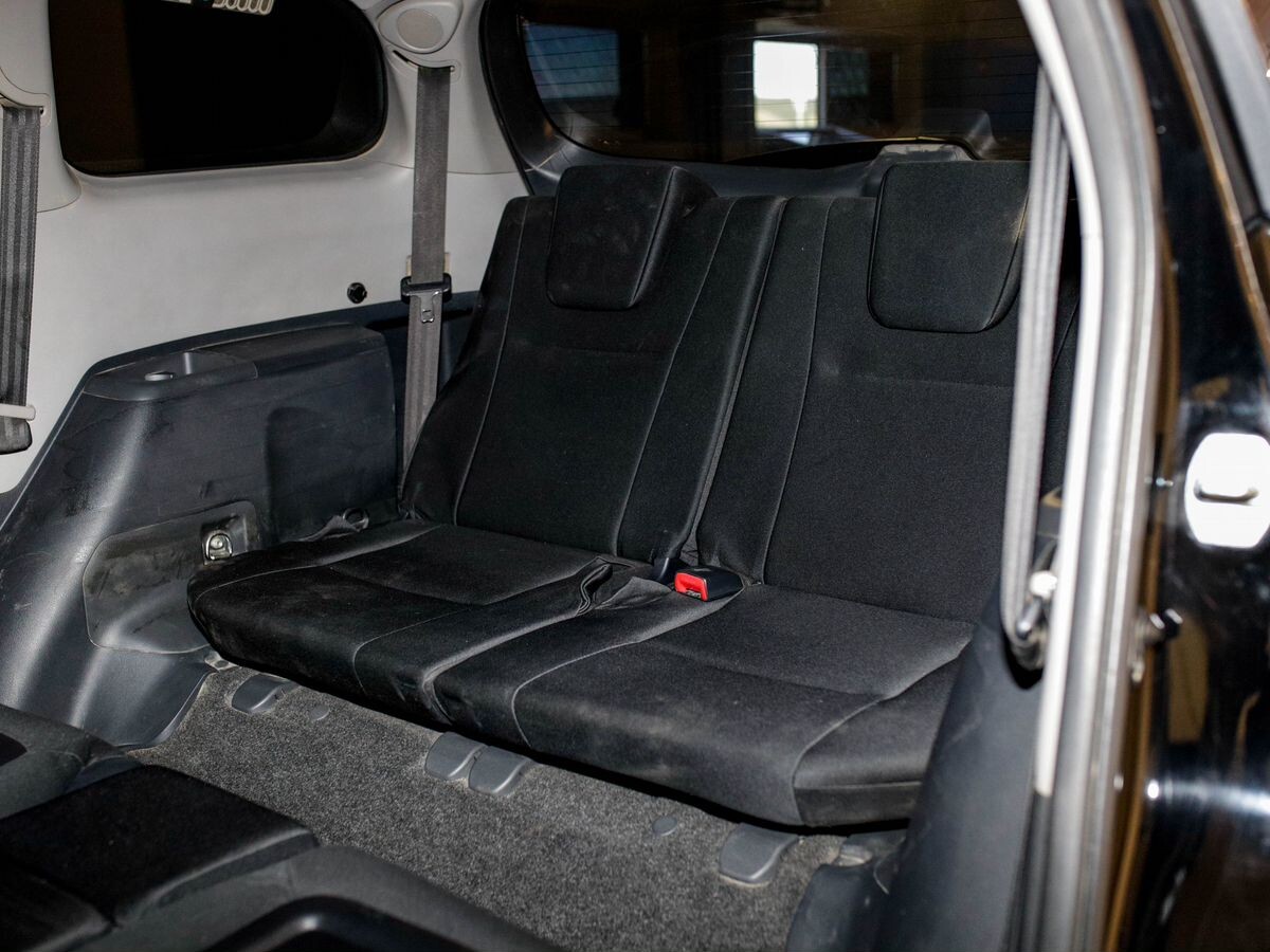 Toyota Wish 2011 - фото автомобиля