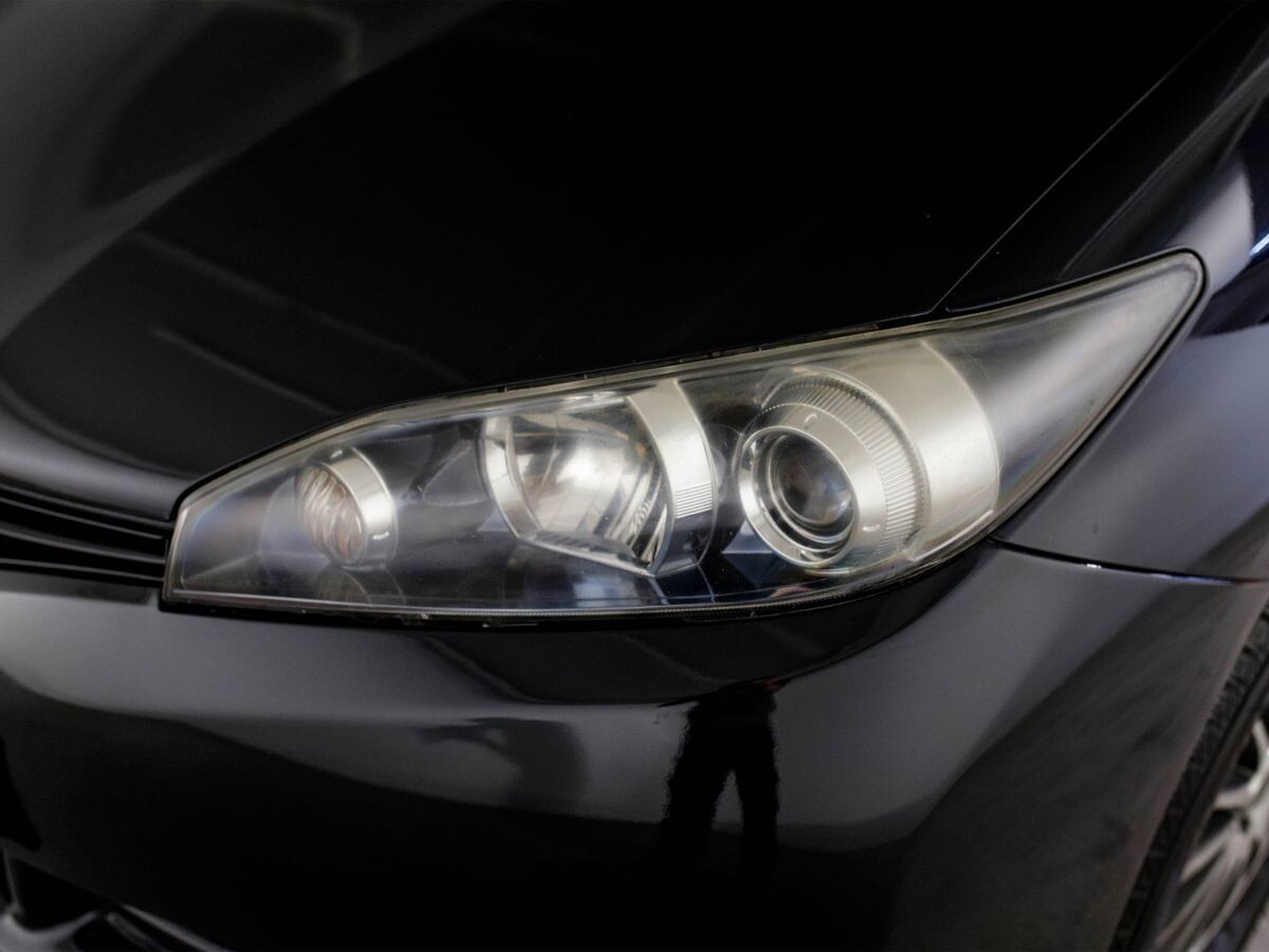 Toyota Wish 2011 - фото автомобиля