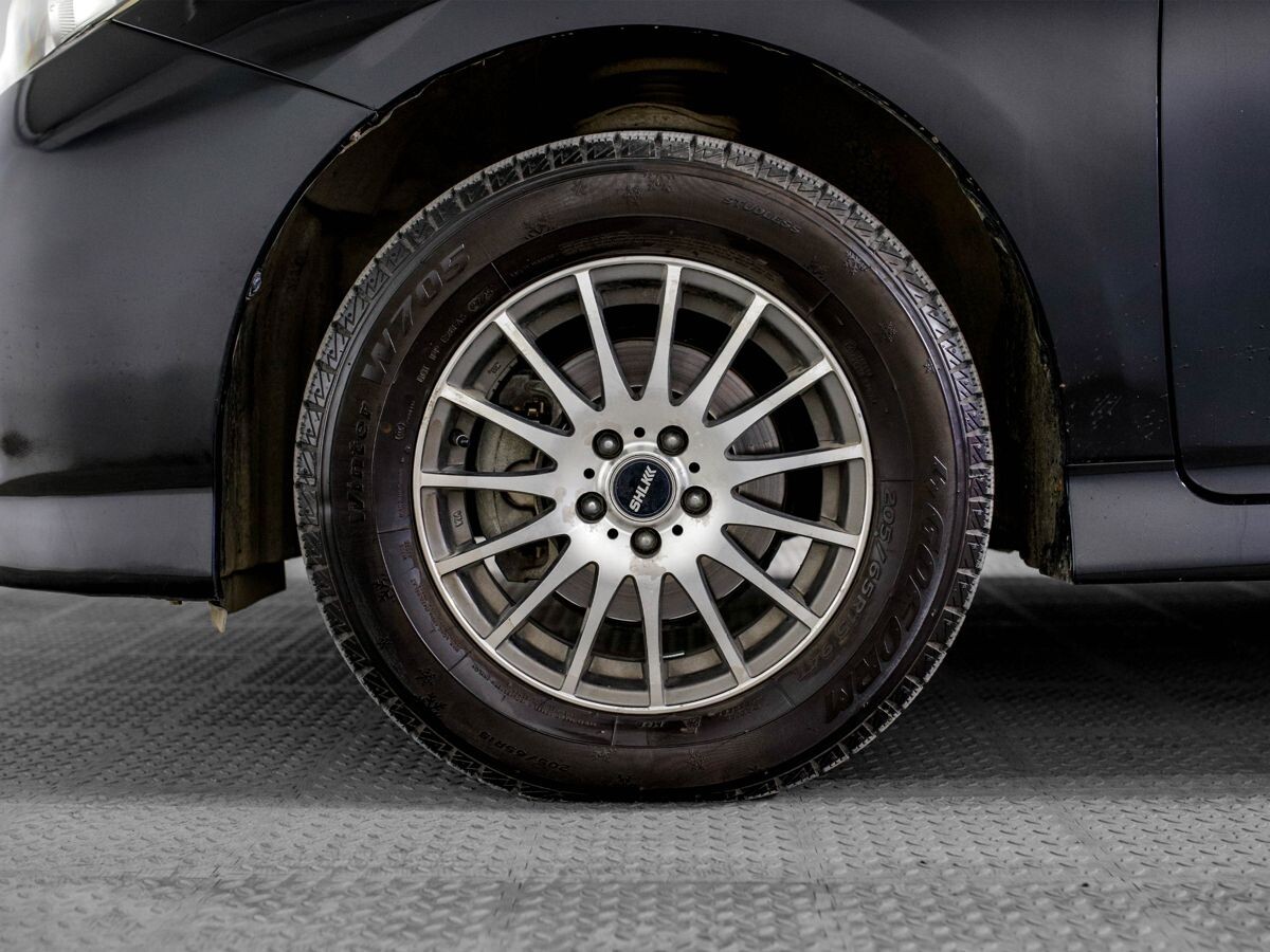 Toyota Wish 2011 - фото автомобиля
