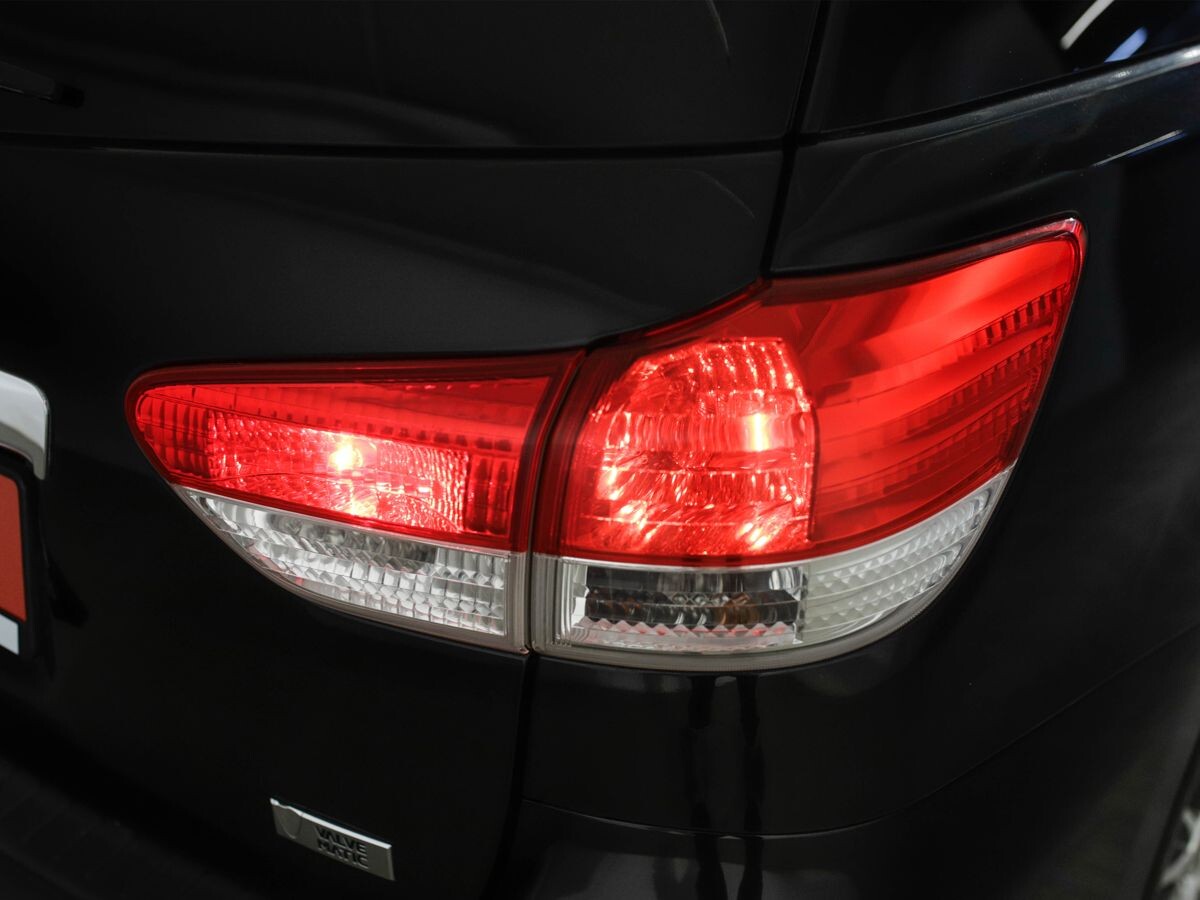 Toyota Wish 2011 - фото автомобиля