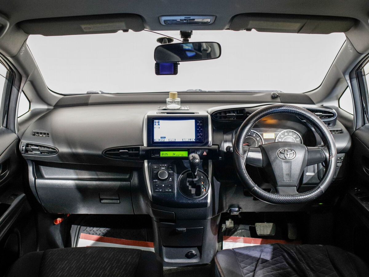 Toyota Wish 2011 - фото автомобиля