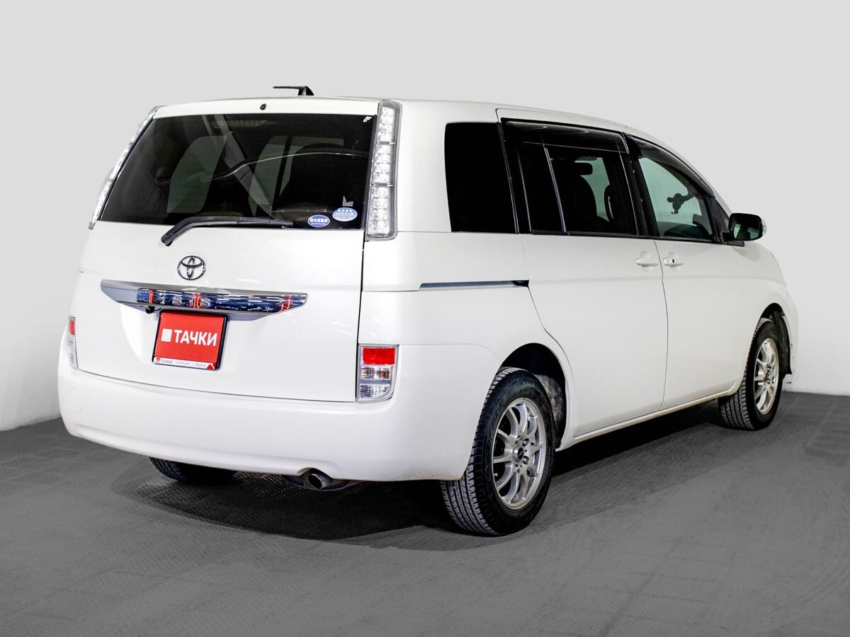 Toyota Isis 2013 - фото автомобиля