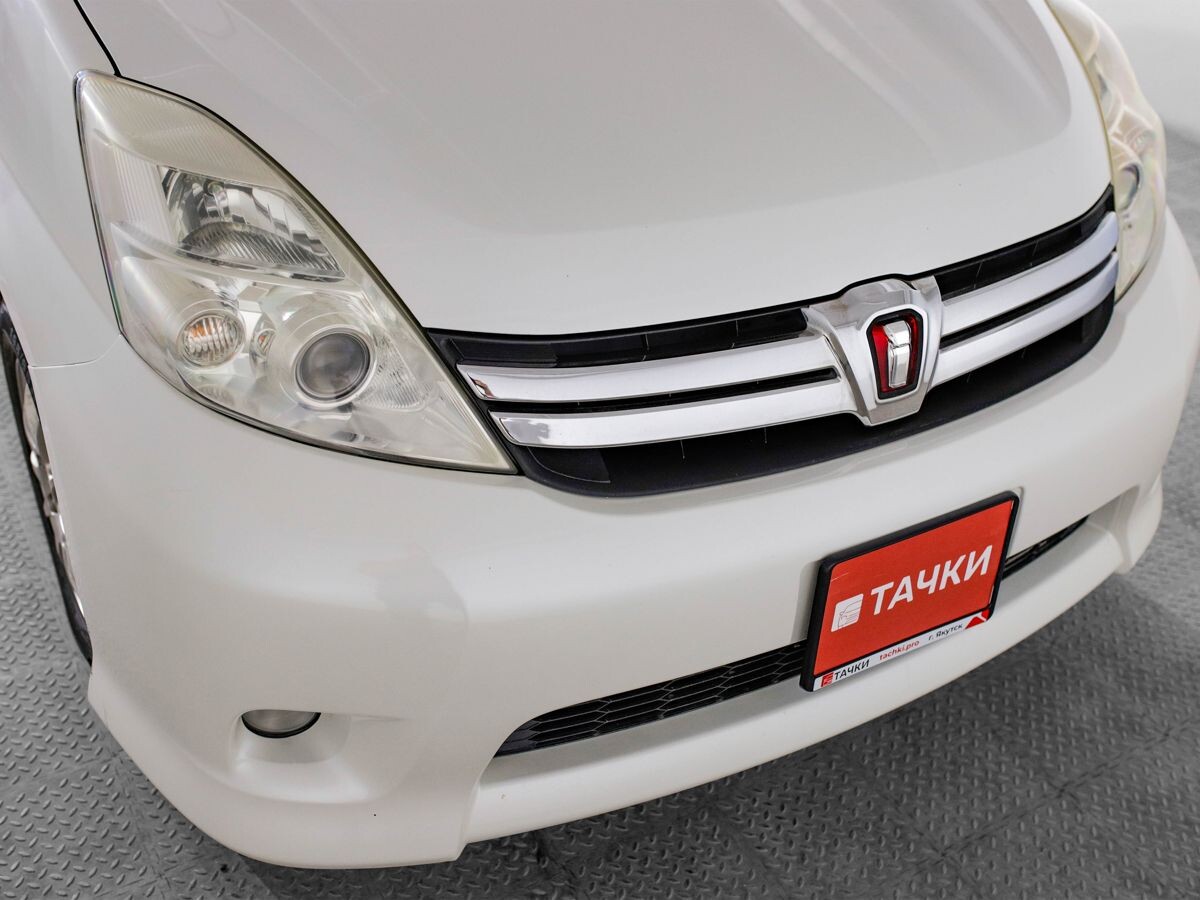 Toyota Isis 2013 - фото автомобиля