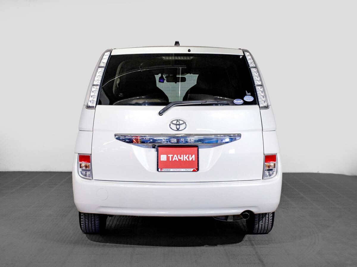 Toyota Isis 2013 - фото автомобиля