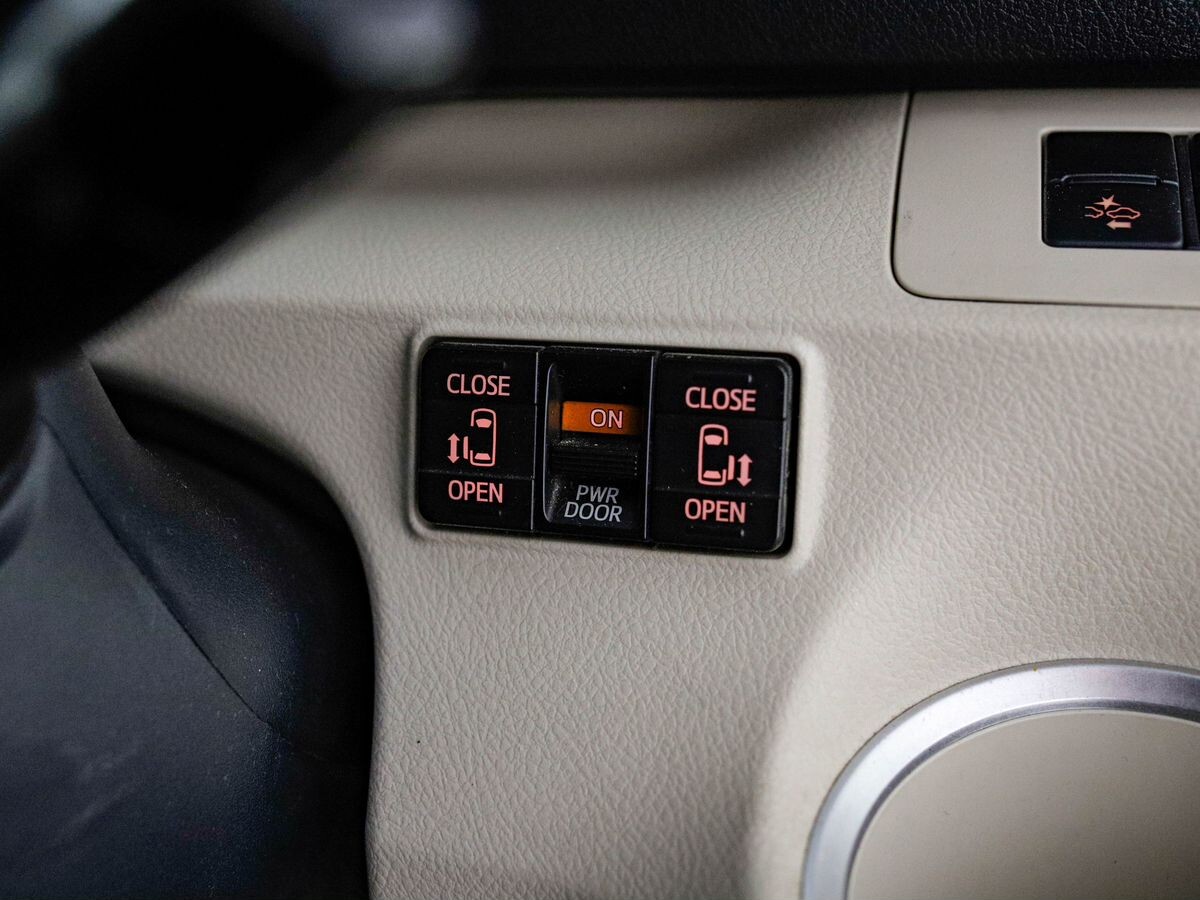 Toyota Sienta 2017 - фото автомобиля