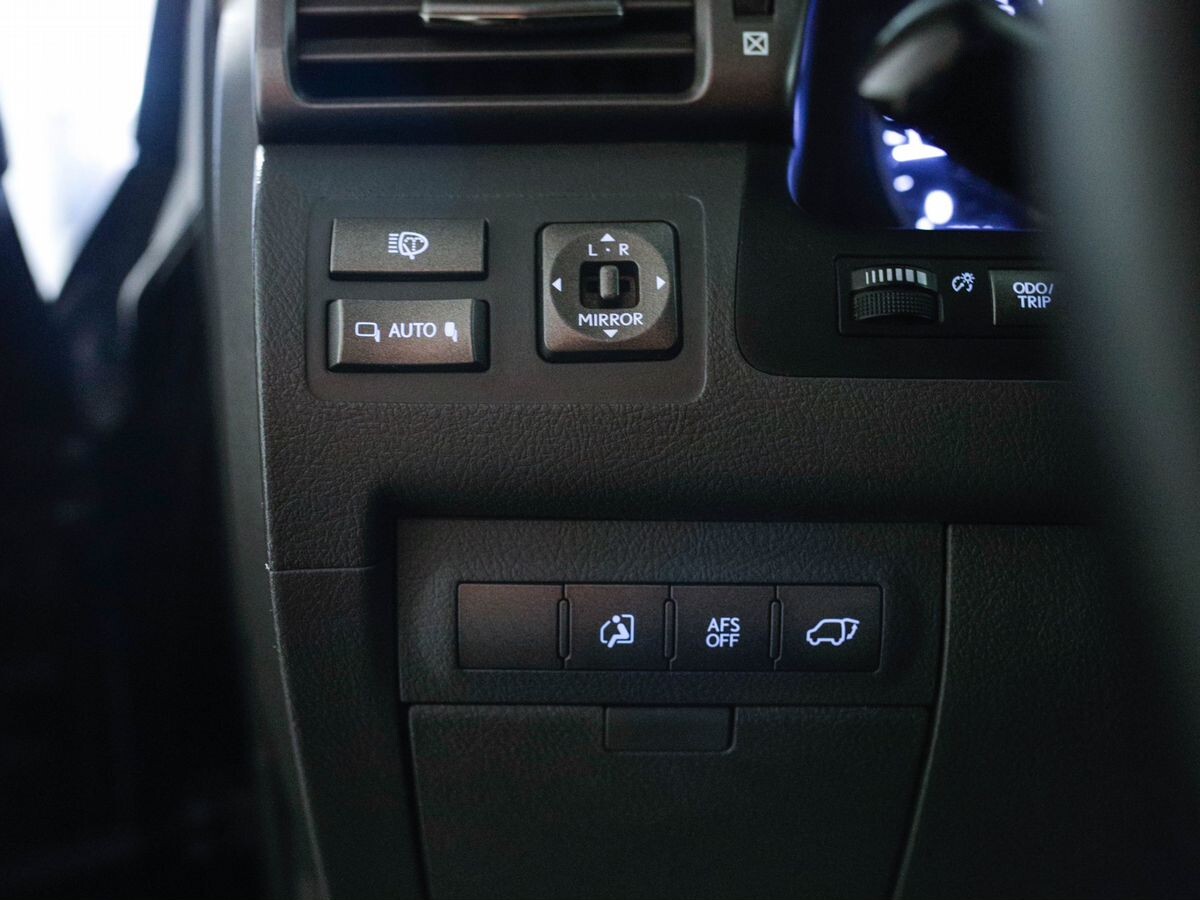 Lexus LX570 2008 - фото автомобиля