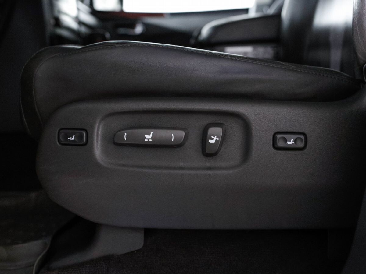 Lexus LX570 2008 - фото автомобиля