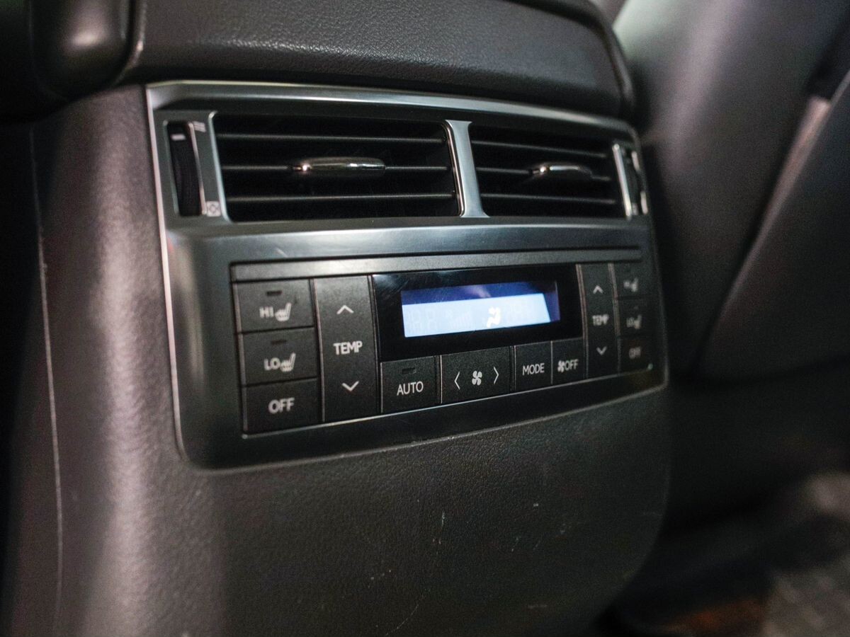 Lexus LX570 2008 - фото автомобиля