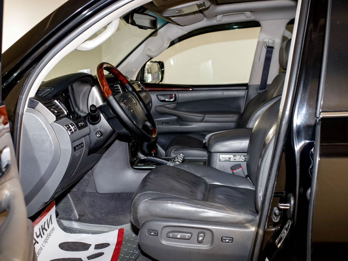 Lexus LX570 2008 - фото автомобиля