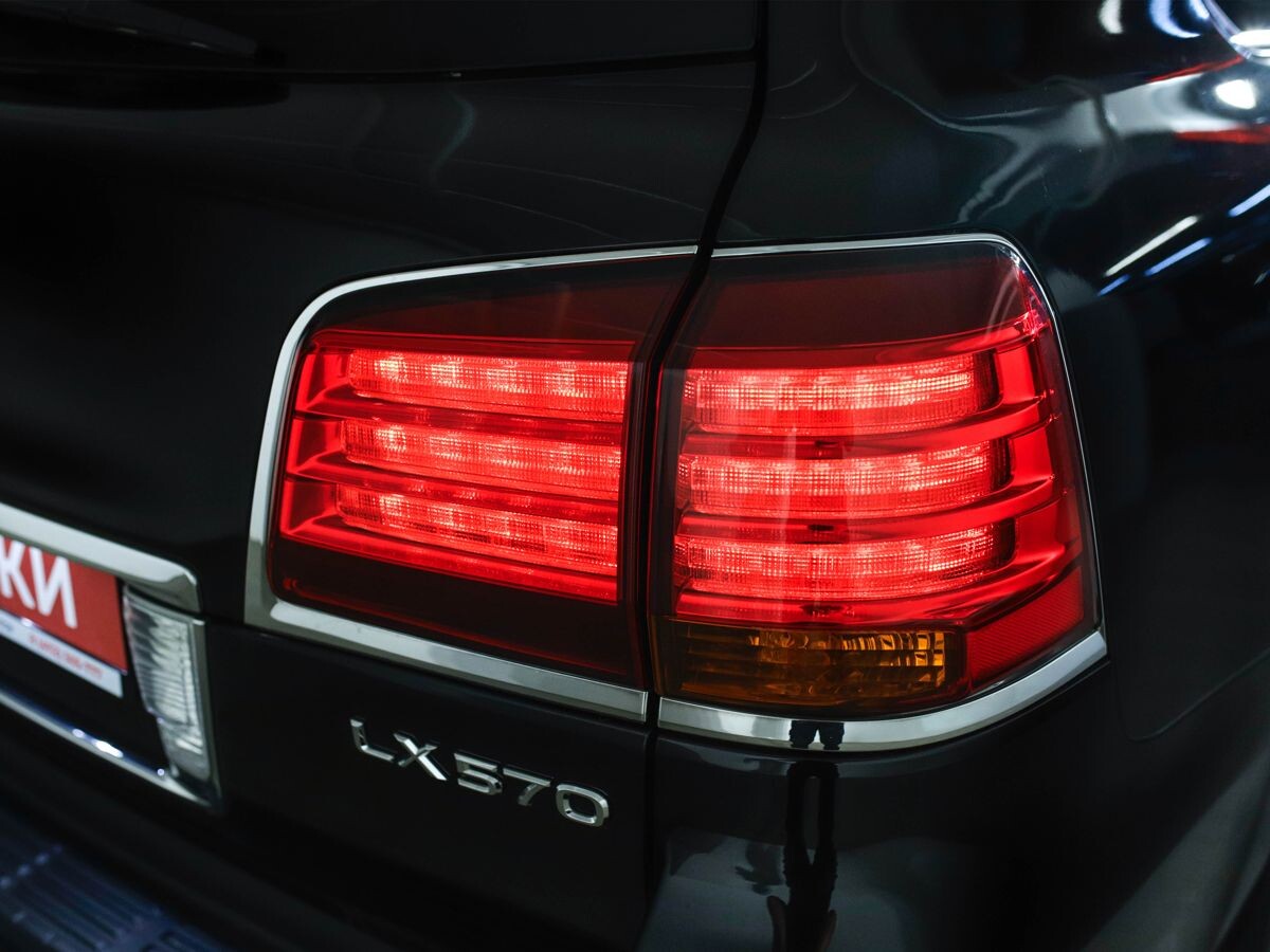 Lexus LX570 2008 - фото автомобиля
