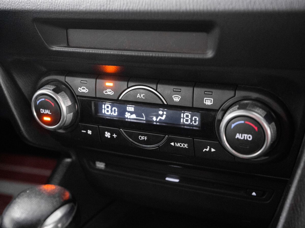 Mazda Axela 2015 - фото автомобиля