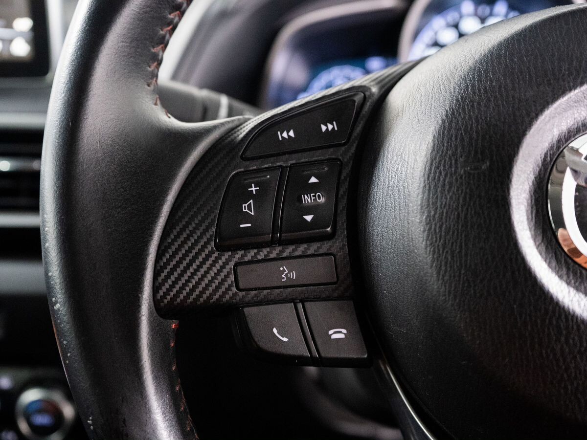 Mazda Axela 2015 - фото автомобиля