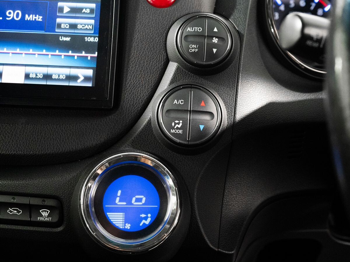 Honda Fit Shuttle 2012 - фото автомобиля