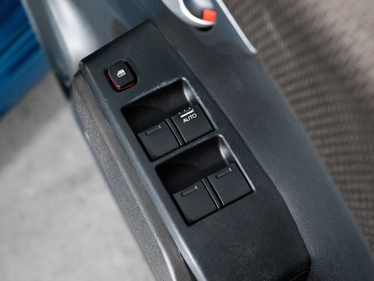 Honda Fit Shuttle 2012 - фото автомобиля