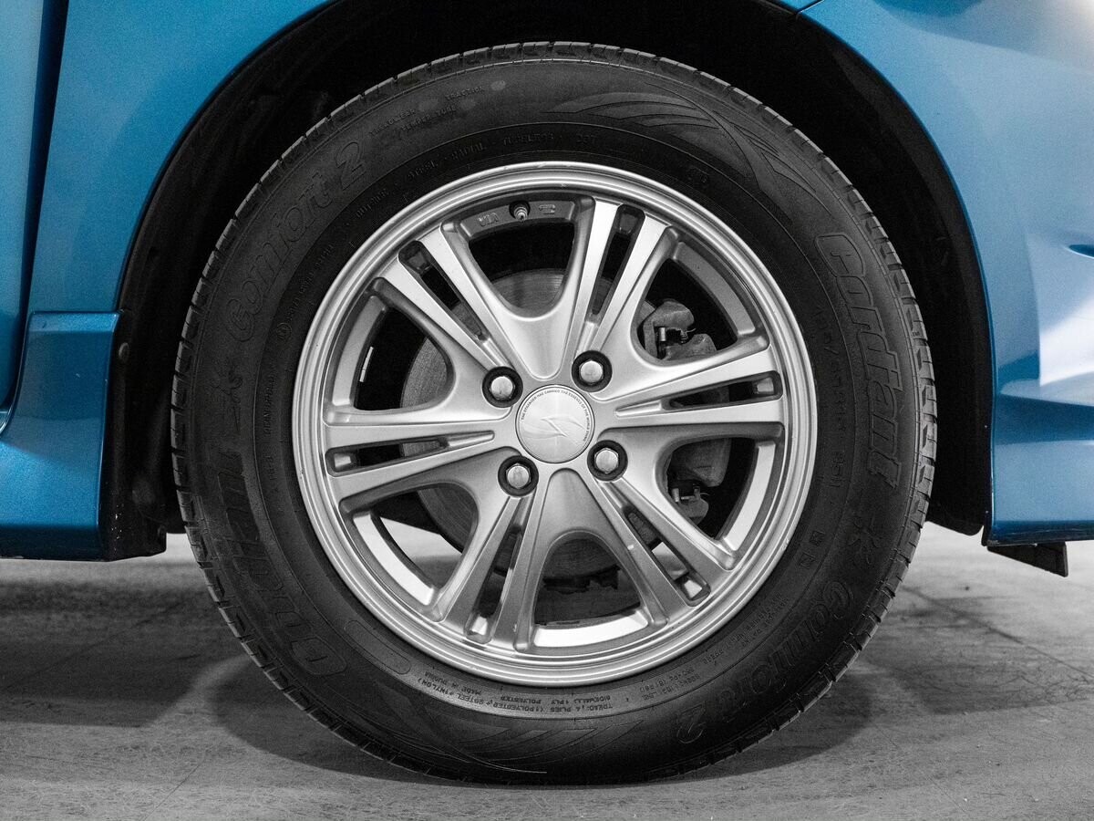 Honda Fit Shuttle 2012 - фото автомобиля
