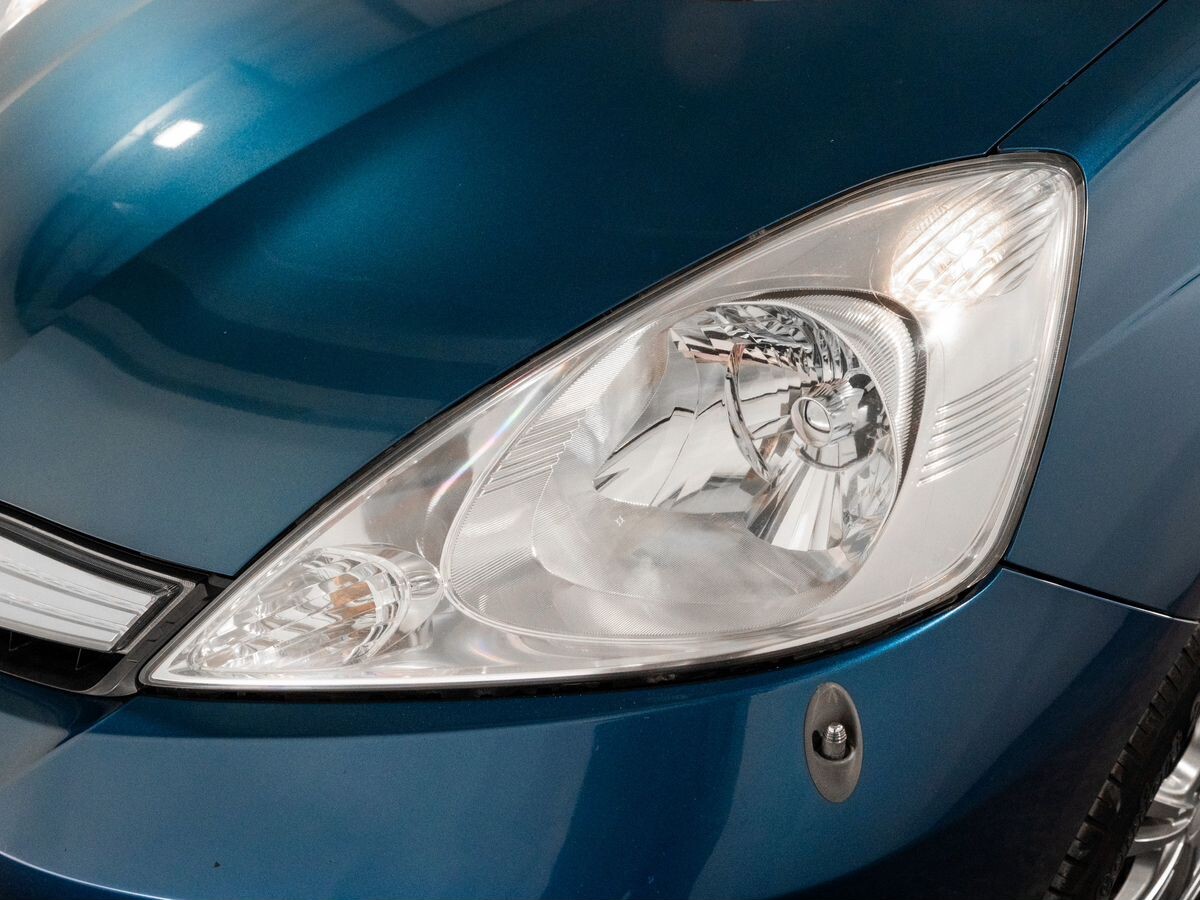 Honda Fit Shuttle 2012 - фото автомобиля