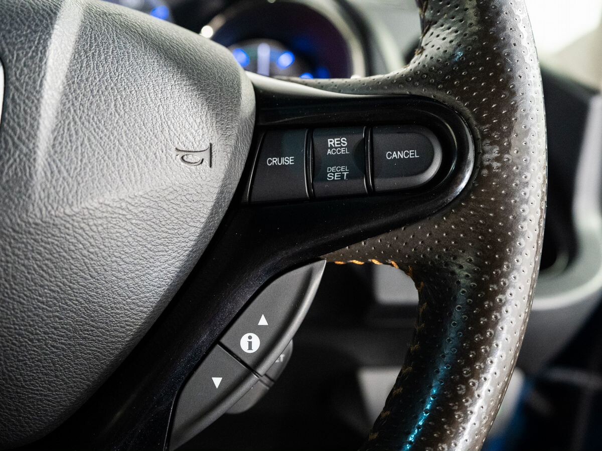 Honda Fit Shuttle 2012 - фото автомобиля