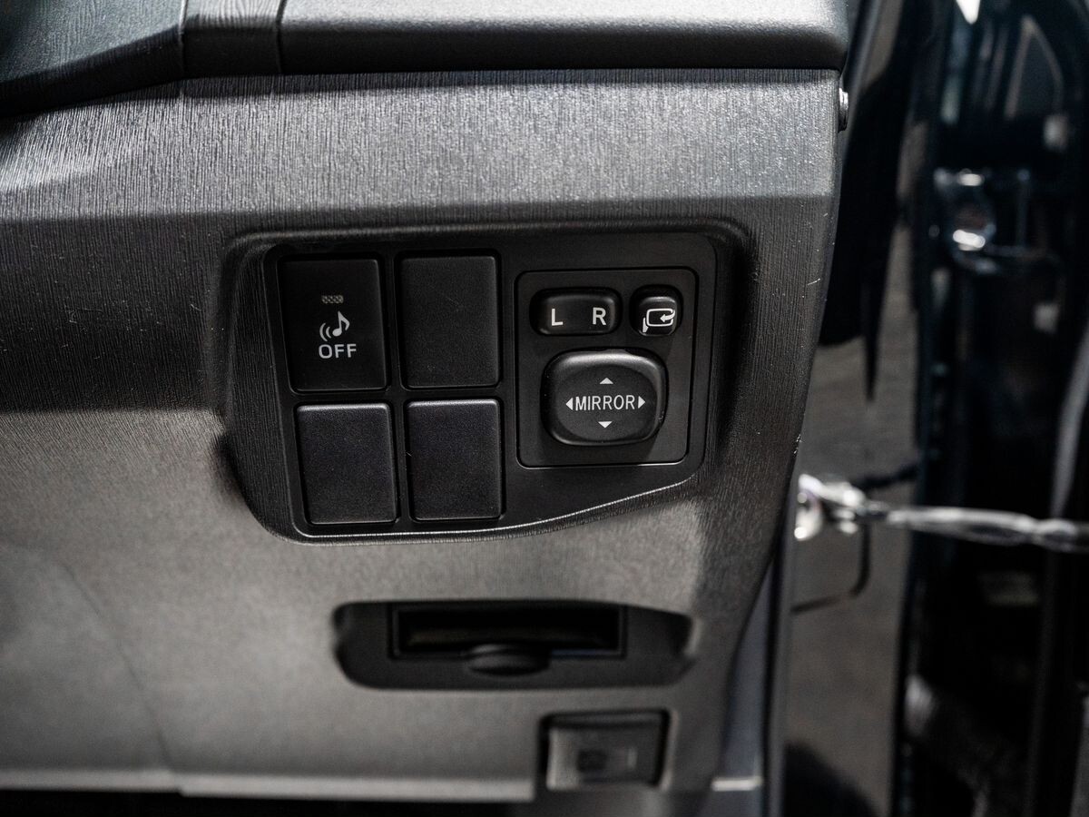 Toyota Prius 2012 - фото автомобиля