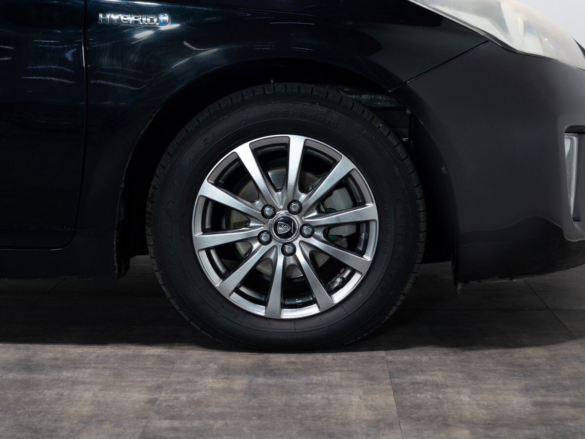 Toyota Prius 2012 - фото автомобиля
