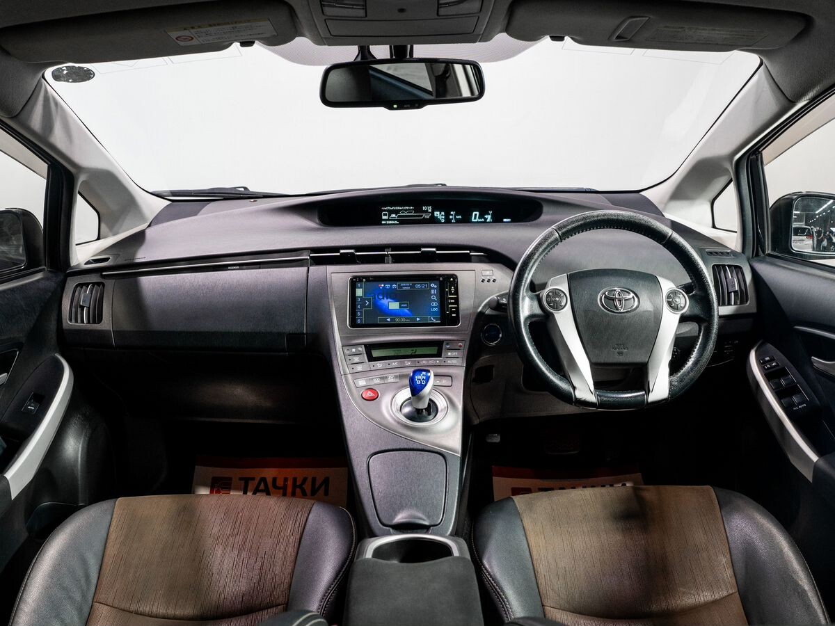 Toyota Prius 2012 - фото автомобиля
