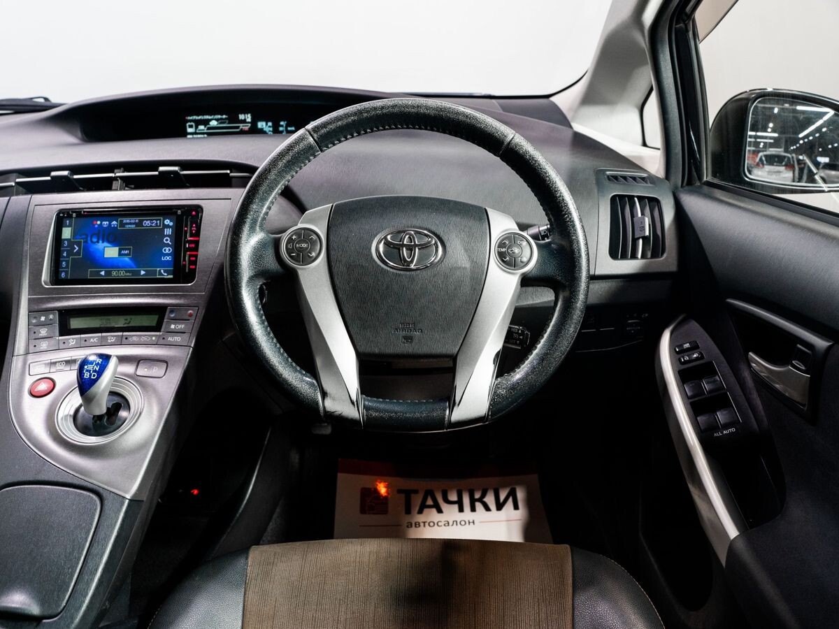 Toyota Prius 2012 - фото автомобиля