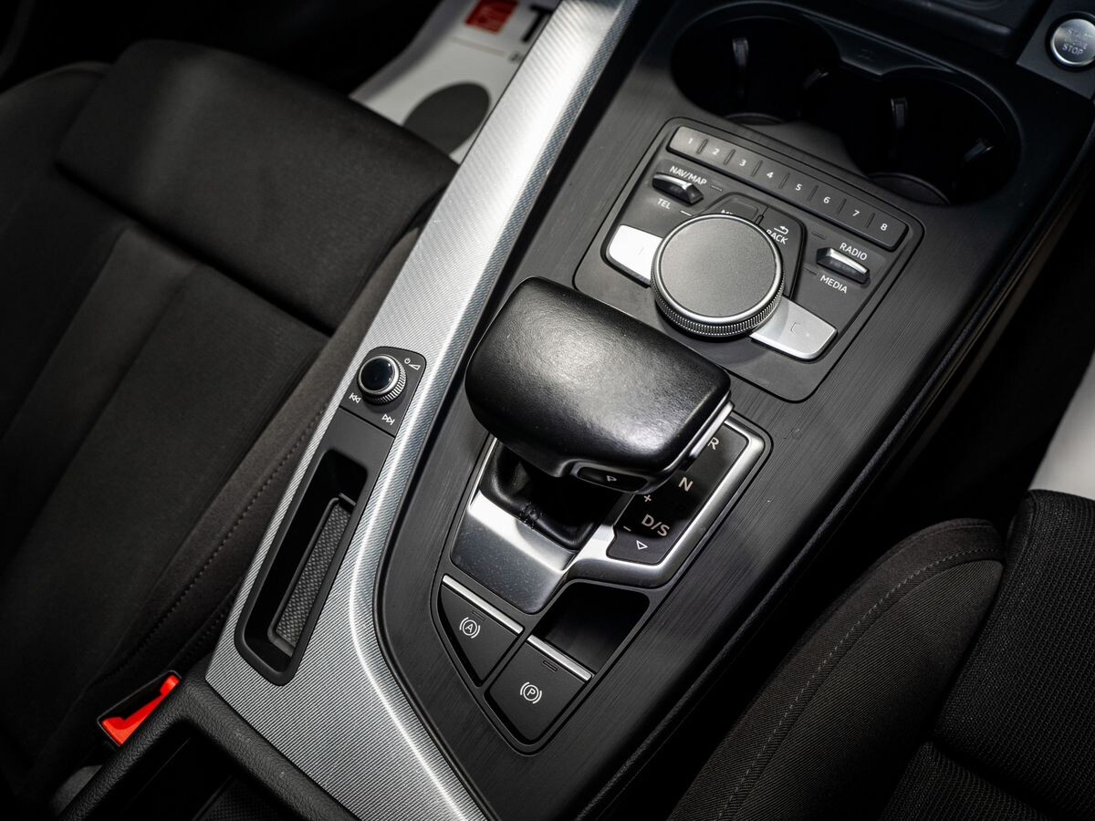 Audi A4 2019 - фото автомобиля