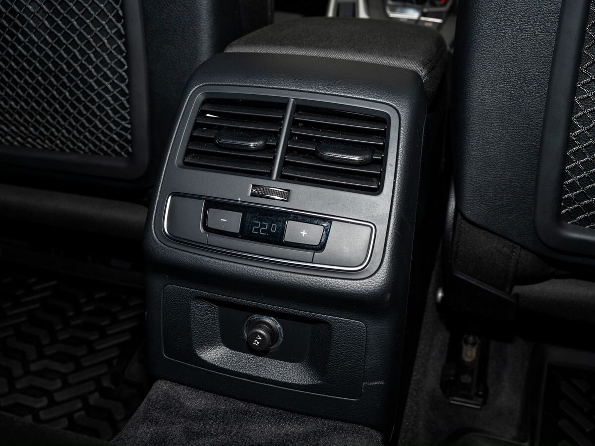 Audi A4 2019 - фото автомобиля