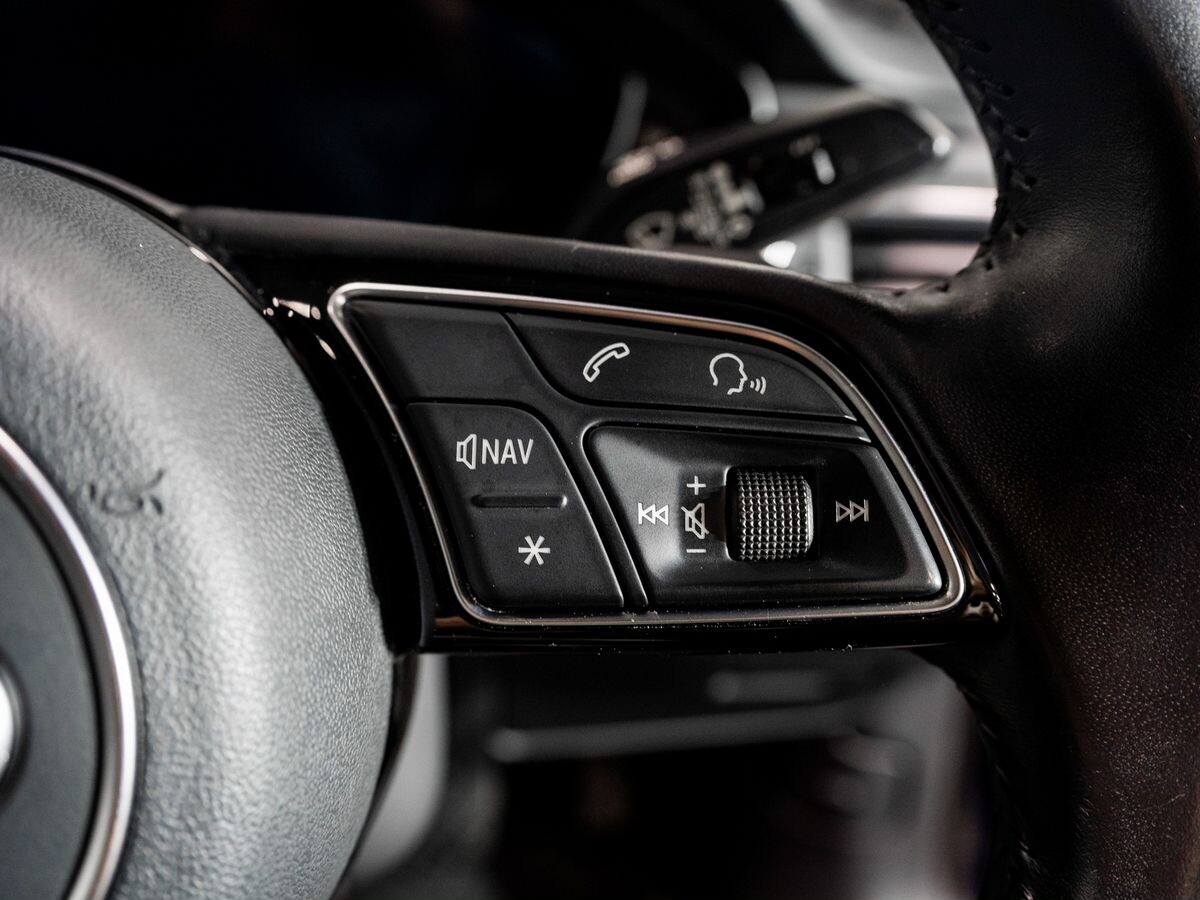 Audi A4 2019 - фото автомобиля
