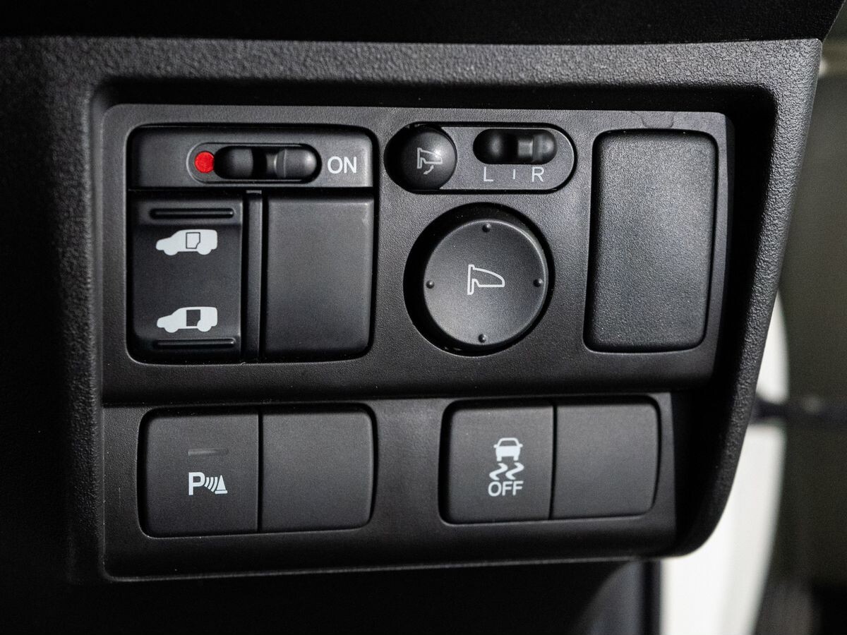 Honda Freed 2012 - фото автомобиля