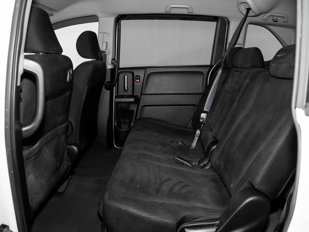 Honda Freed 2012 - фото автомобиля