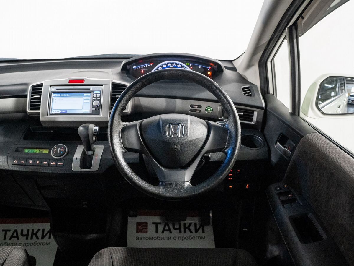 Honda Freed 2012 - фото автомобиля