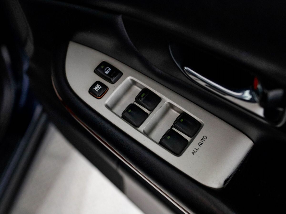 Toyota Harrier 2010 - фото автомобиля
