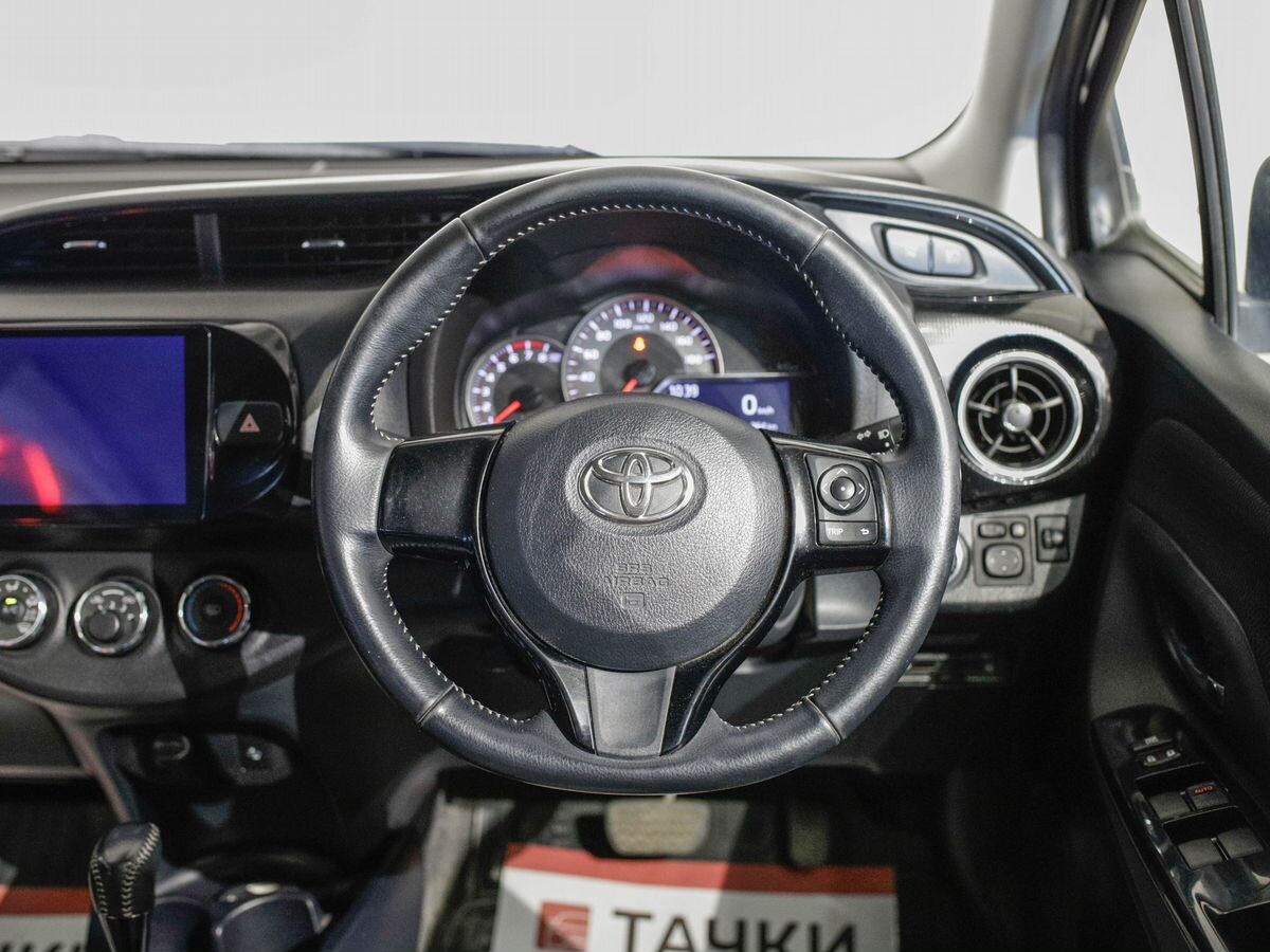 Toyota Vitz 2018 - фото автомобиля